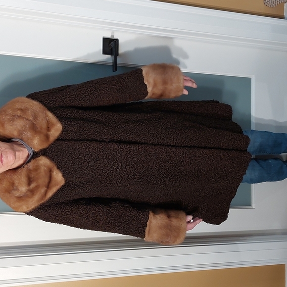 Vintage 1960s Persian Lamb with Mink trim coat - Picture 3 of 9